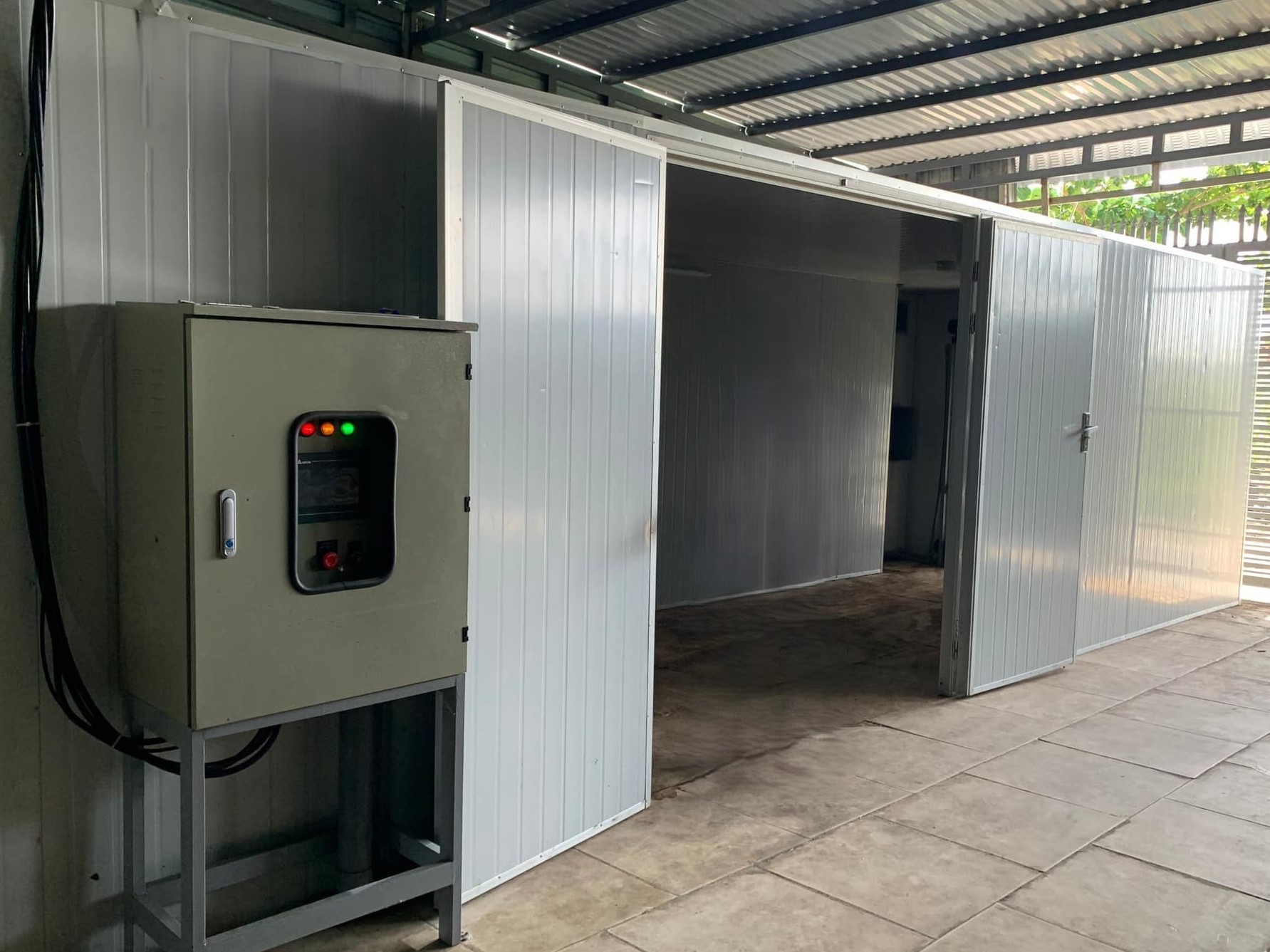HÌNH : HỆ THỐNG SẤY BƠM NHIỆT CHO NHÀ XƯỞNG