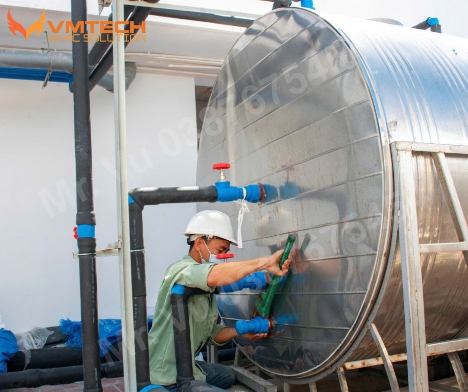 HÌNH 2: HÌNH ẢNH THI CÔNG HỆ THỐNG BƠM NHIỆT CỦA VMTECH