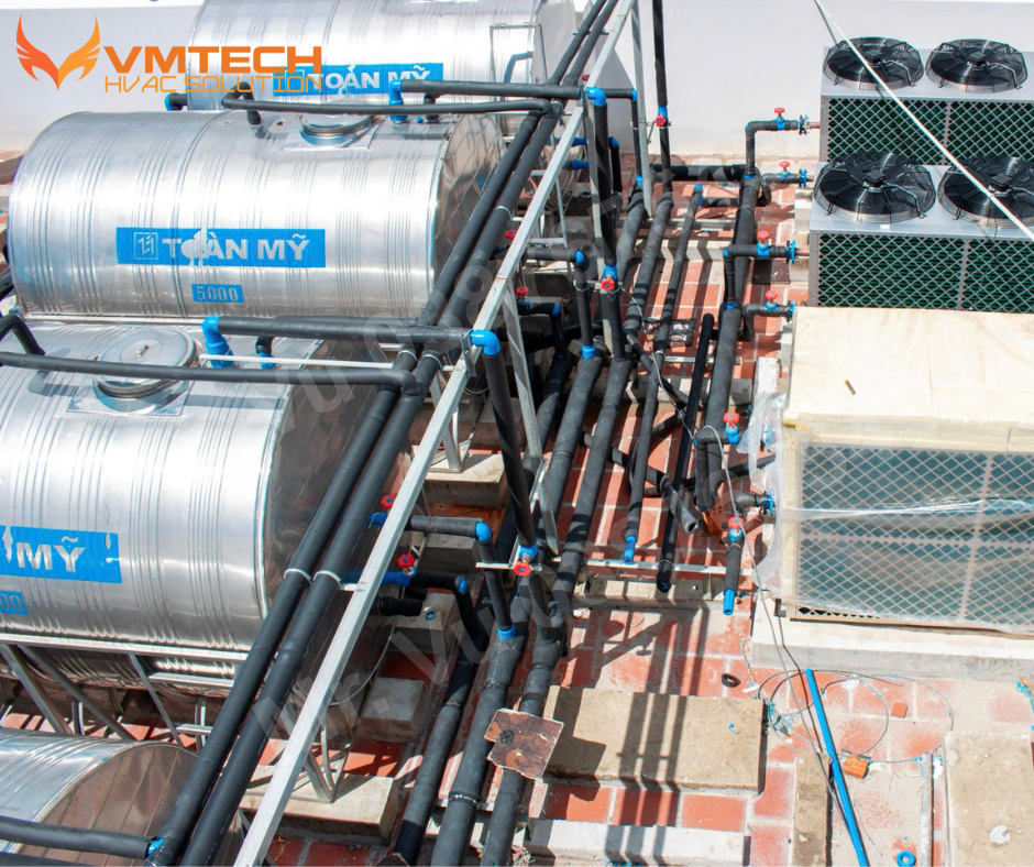 HÌNH 1: HỆ THỐNG BỚM NHIỆT NƯỚC NÓNG CỦA VMTECH