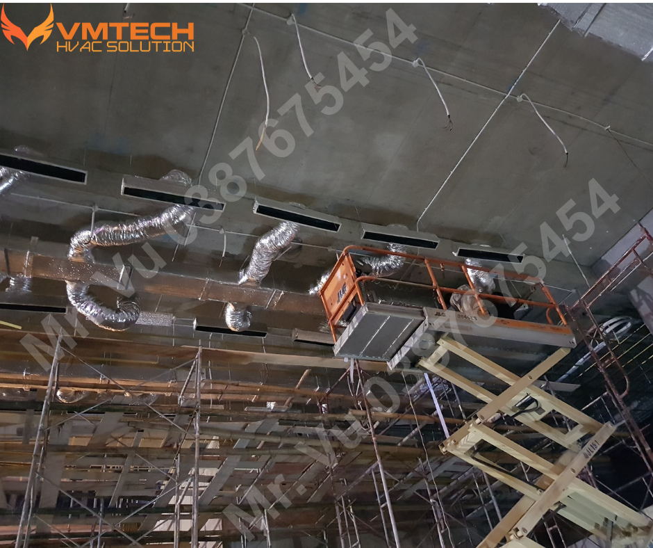 HÌNH 3: THI CÔNG HỆ THỐNG ĐIỀU HÒA KHÔNG KHÍ CHO KHU TRUNG TÂM KHÁCH SẠN